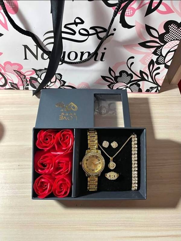 💎🌟طقم ذهبي ملكي 6 قطع داخل علبة سحرية 🌹 هدية تخطف الأنظار بتغليف فني!
