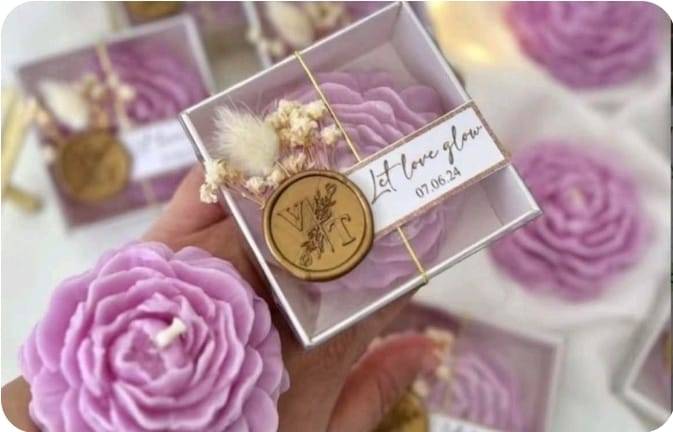 🌹🕯️ شموع معطّرة على شكل ورد – لمسة فخامة ورومانسية! 🕯️🌹